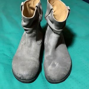 Women’s Gray Sarnia Birkenstock boots. Size 39